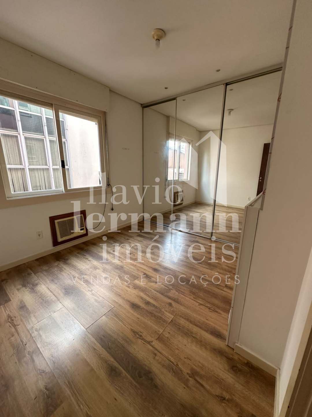 Foto 4: Apartamento de 1 dormitório com garagem + elevador em excelente estado no bairro Santana, Porto Alegre