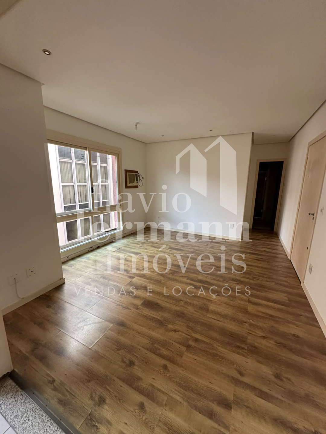 Foto 7: Apartamento de 1 dormitório com garagem + elevador em excelente estado no bairro Santana, Porto Alegre