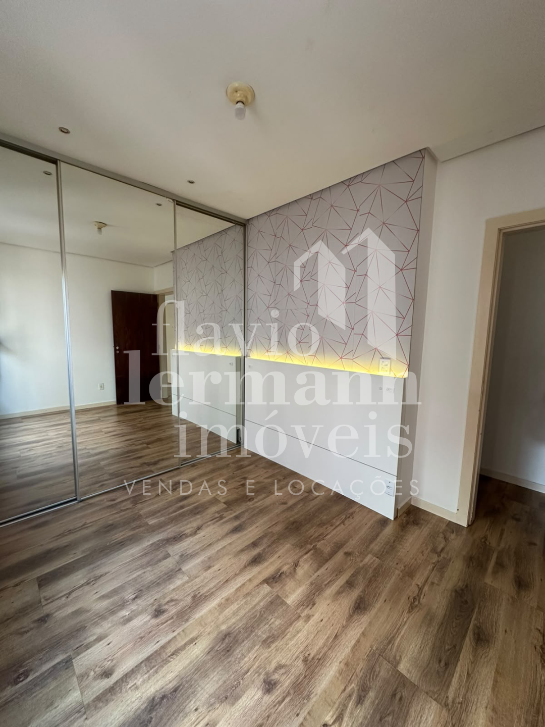 Foto 3: Apartamento de 1 dormitório com garagem + elevador em excelente estado no bairro Santana, Porto Alegre